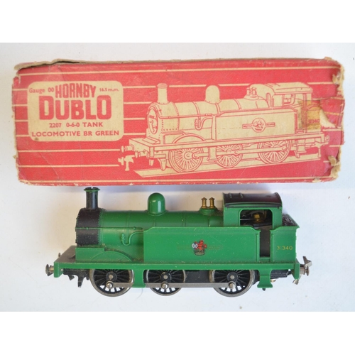 153 - Collection of vintage mostly Hornby Dublo OO gauge railway wagons, locos and accessories to include ... 