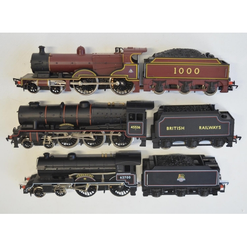 156 - Three OO gauge electric steam train models to include Hornby R259 BR black Class D41/1 62700 