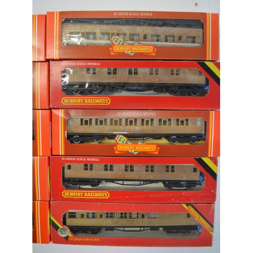 158 - Fifteen boxed Hornby OO gauge passenger coaches, all appear in excellent to near mint little used co... 