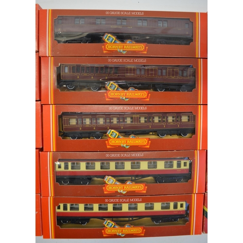 158 - Fifteen boxed Hornby OO gauge passenger coaches, all appear in excellent to near mint little used co... 