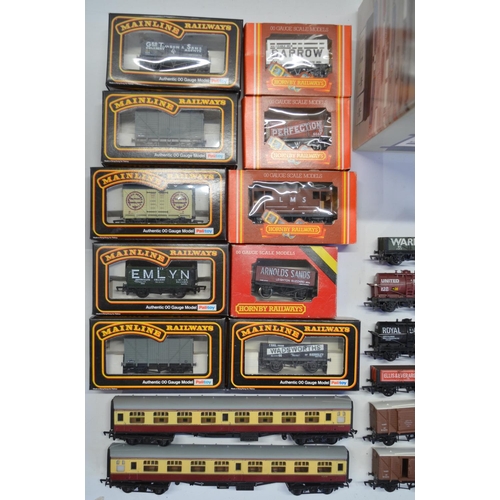 159 - Collection of OO gauge railway models from Hornby and Mainline to include wagons (boxed and unboxed)... 