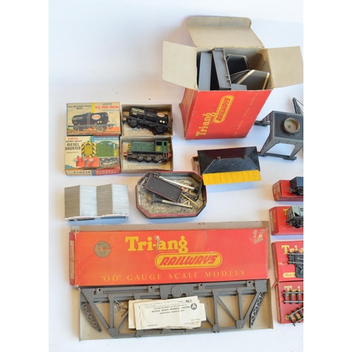 161 - Collection of vintage Tri-ang OO gauge railway models and accessories to include Power Unit No1, tra... 