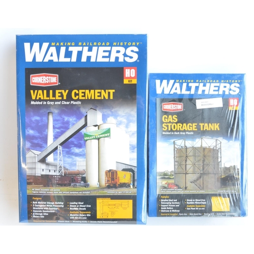 162 - Two unbuilt/factory sealed HO gauge large diorama plastic model kits from Walthers Cornerstone range... 