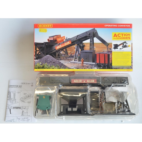 163 - Collection of OO gauge model railway scenic accessories to include Hornby, Hornby Skaledale, Scenix,... 