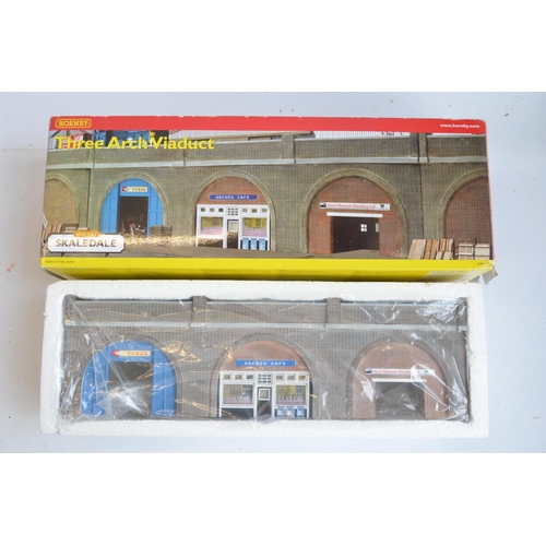 164 - Collection of OO gauge model railway scenic accessories from Hornby, Hornby Skaledale, Scenix, Peco,... 