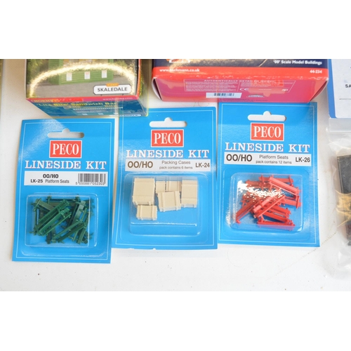 166 - Collection of OO gauge model railway scenic accessories, mostly station/railway maintenance related ... 