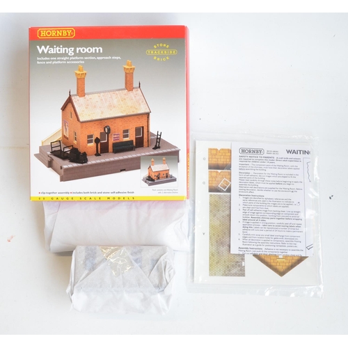 166 - Collection of OO gauge model railway scenic accessories, mostly station/railway maintenance related ... 