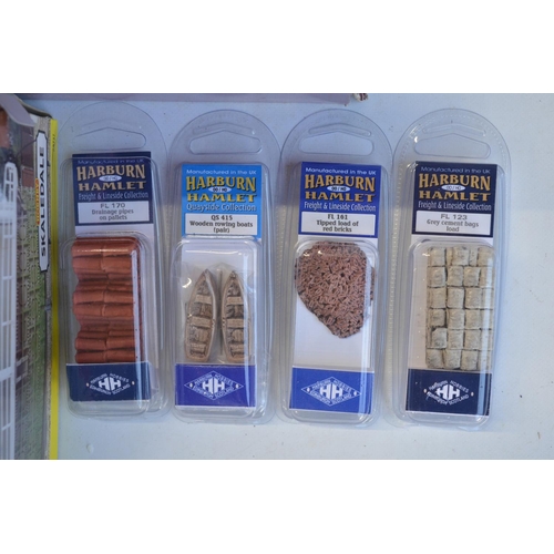 168 - Collection of OO gauge model railway scenic accessories from Hornby, Hornby Skaledale, Bachmann Scen... 