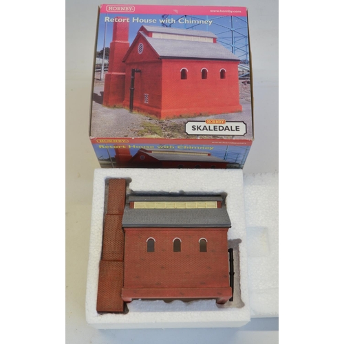 168 - Collection of OO gauge model railway scenic accessories from Hornby, Hornby Skaledale, Bachmann Scen... 