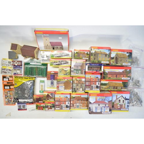 170 - Collection of OO gauge model railway scenic accessories from Hornby, Hornby Skaledale, Bachmann Scen... 