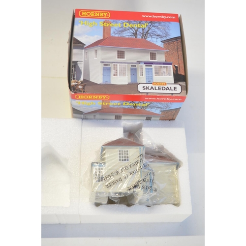 170 - Collection of OO gauge model railway scenic accessories from Hornby, Hornby Skaledale, Bachmann Scen... 