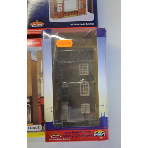 172 - Collection of OO gauge model railway half/low relief model buildings from Hornby Skaledale and Bachm... 