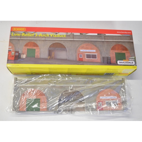 172 - Collection of OO gauge model railway half/low relief model buildings from Hornby Skaledale and Bachm... 