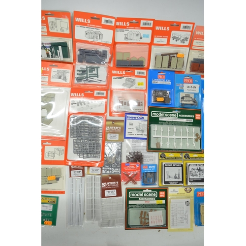 174 - Collection of OO and HO gauge model railway scenic and station related plastic model kits, various m... 