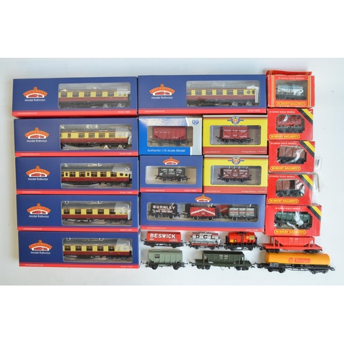 178 - Collection of OO gauge model railway coaches and goods wagons to include 6x boxed as new Bachmann LM... 