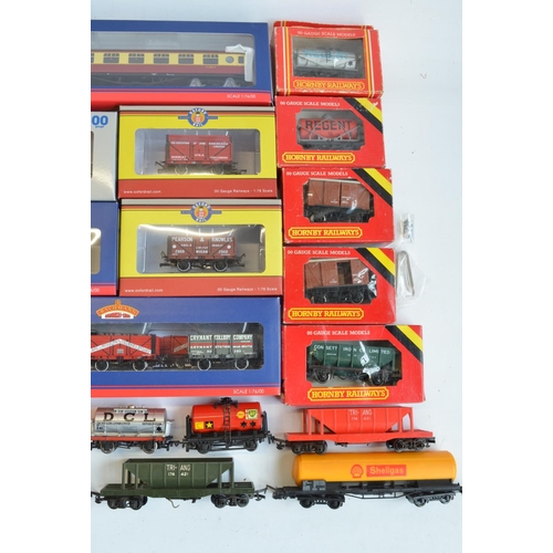 178 - Collection of OO gauge model railway coaches and goods wagons to include 6x boxed as new Bachmann LM... 