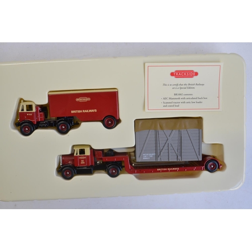 185 - Thirty boxed 1/76 scale OO gauge diecast Trackside model vehicles/vehicle sets from Corgi and Lledo ... 