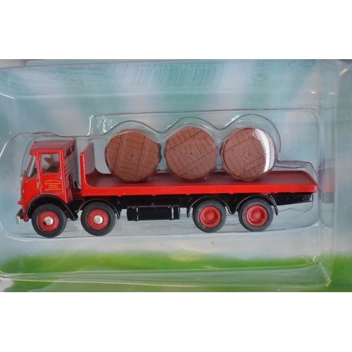 195 - Twenty five 1/76 scale OO gauge boxed diecast models of vintage commercial vehicles and cars, 23 fro... 