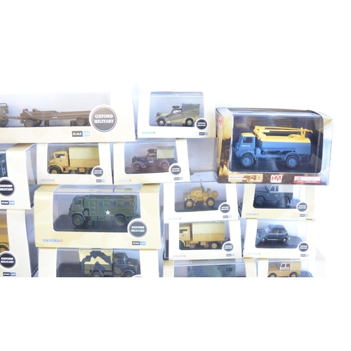 200 - Twenty eight 1/76 scale OO gauge diecast military models from Oxford Diecast military range to inclu... 