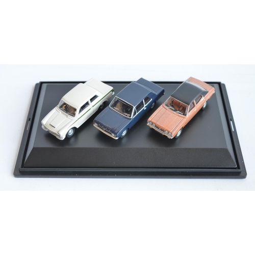 202 - Forty 1/76 scale OO gauge diecast vehicle models from Oxford Diecast to include Commercial, Haulage,... 