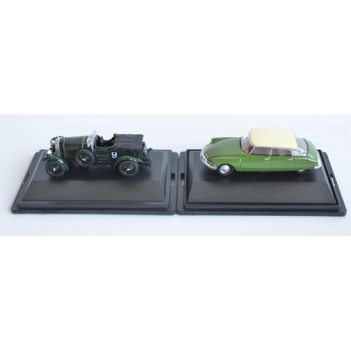 205 - Twenty five 1/76 scale OO gauge diecast vehicle models from Oxford Diecast to include Commercial, Ag... 