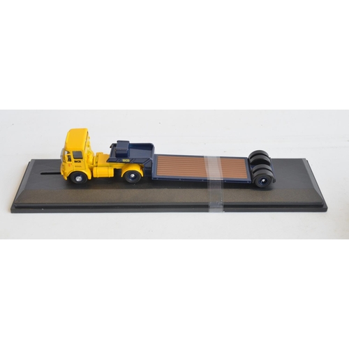 209 - Thirty 1/76 scale OO gauge diecast vehicle models from Oxford Diecast to include Commercial, Haulage... 