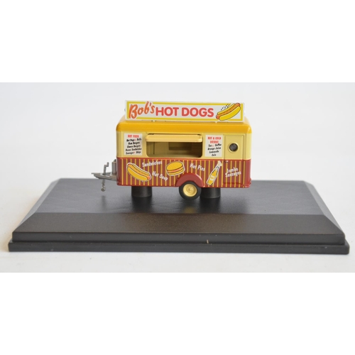 209 - Thirty 1/76 scale OO gauge diecast vehicle models from Oxford Diecast to include Commercial, Haulage... 