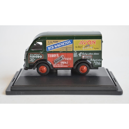 209 - Thirty 1/76 scale OO gauge diecast vehicle models from Oxford Diecast to include Commercial, Haulage... 