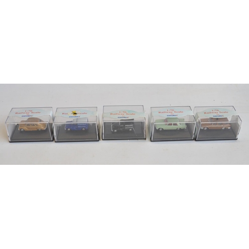 210 - Thirty 1/76 scale OO gauge diecast vehicle models from Oxford Diecast to include Commercial and Auto... 