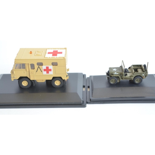 211 - Thirty two 1/76 scale OO gauge diecast vehicle models from Oxford Diecast to include Commercial, mil... 