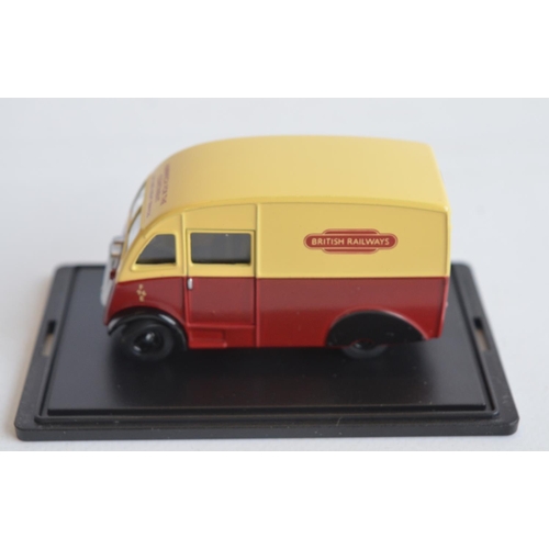 212 - Thirty six boxed 1/76 scale OO gauge diecast vehicle models from Oxford Diecast to include Commercia... 