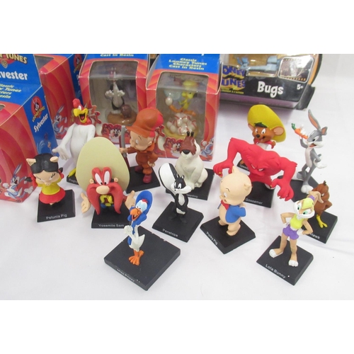 367 - Looney Tunes - assorted collection of cased and loose figures & figurines, in mixed conditions, from... 