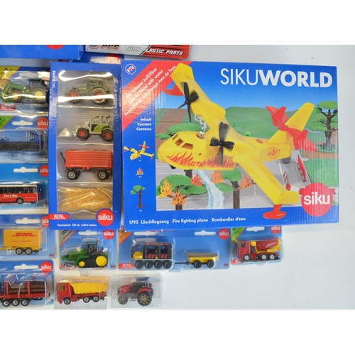 262 - Twenty four boxed model sets from Siku to include diecast series models, a Siku World 1793 fire figh... 