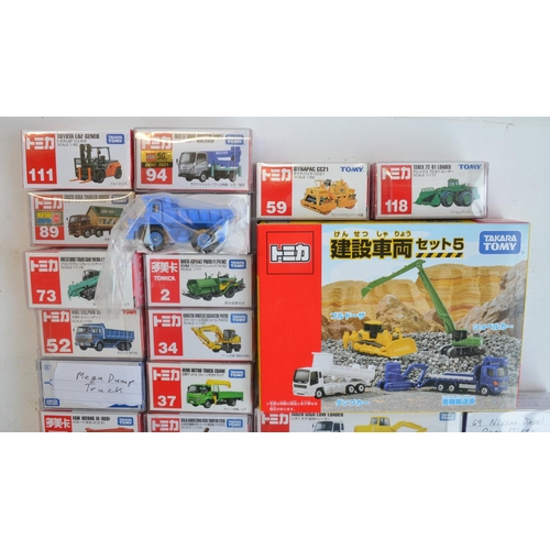 287 - Thirty two boxed Japanese imported small scale diecast plant models from Takara Tomy to include 4 ve... 