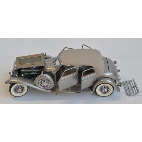 297 - 2 boxed 1/24 scale diecast model cars to include Danbury Mint 1932 Cadilac V-16 Sport Phaeton and Fr... 