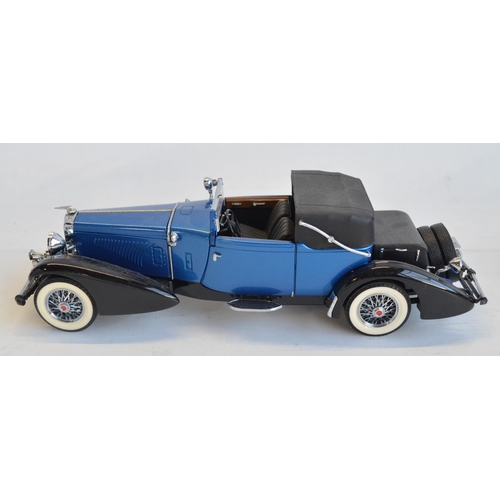 297 - 2 boxed 1/24 scale diecast model cars to include Danbury Mint 1932 Cadilac V-16 Sport Phaeton and Fr... 