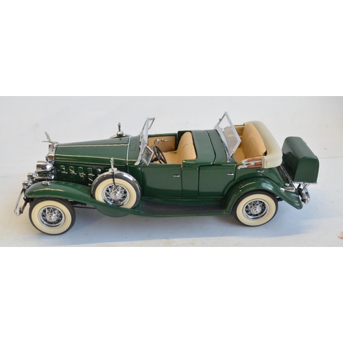 297 - 2 boxed 1/24 scale diecast model cars to include Danbury Mint 1932 Cadilac V-16 Sport Phaeton and Fr... 