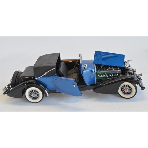 297 - 2 boxed 1/24 scale diecast model cars to include Danbury Mint 1932 Cadilac V-16 Sport Phaeton and Fr... 