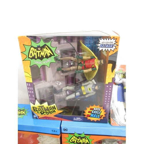 393 - Batman Classic TV Series - McFarlane Toys Villains Lair, Batcave, Mr.Freeze, The Riddler, Batman in ... 