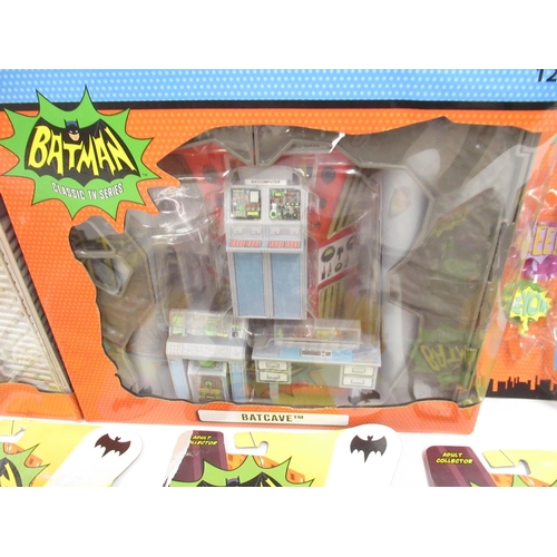 393 - Batman Classic TV Series - McFarlane Toys Villains Lair, Batcave, Mr.Freeze, The Riddler, Batman in ... 