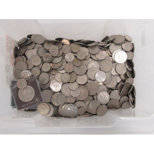 448 - Large collection of post 1947 GB shillings, six pences, half-crowns, 5ps, etc.