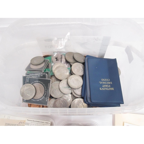 454 - Large mixed collection of International & GB coins and banknotes (qty.)