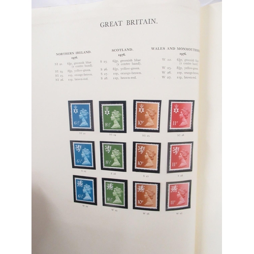 460 - Green Stanley Gibbons Windsor Album Great Britain cont. some stamps, collection of loose stamps, Sta... 