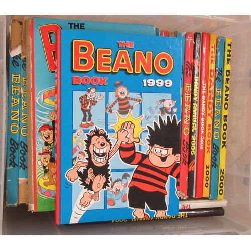 468 - Mixed collection of 1970s- early 2000s children's comics and annuals inc. Dandy, Beano, Beezer etc. ... 