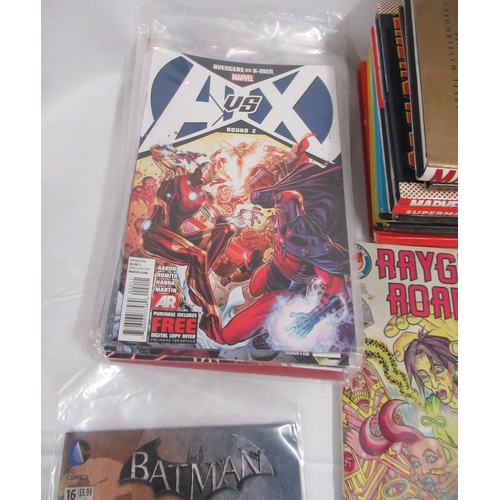 473 - Large mixed assorted collection of comics and books from Marvel, DC, Image, Dark Horse, etc. inc. Co... 