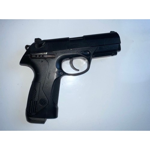 522 - A Beretta PX4 Storm Co2 Air pistol with accessories including holster .177 pellets x6, magazines, Co... 