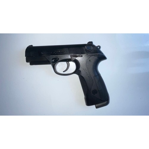 522 - A Beretta PX4 Storm Co2 Air pistol with accessories including holster .177 pellets x6, magazines, Co... 