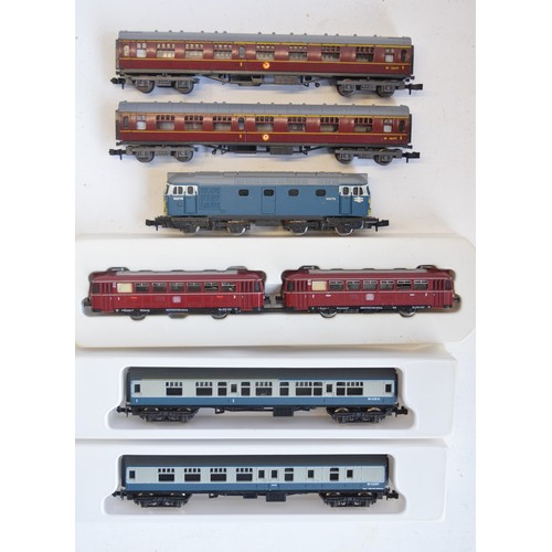 86A - Collection of N and TT gauge locomotives and passenger coaches from Minitrix, Lima and Tri-ang. Also... 