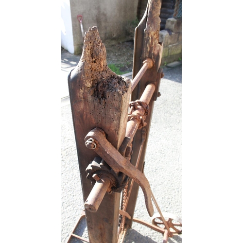 1209 - C20th sack elevator sack barrow, A/F, lacking handle to ratchet, L146cm W49cm, rack 33cm, wheel diam... 