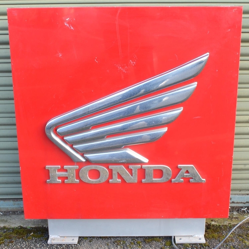 40 - Large floor standing illuminating ex dealership Honda advertising sign in metal and plastic, tested ... 